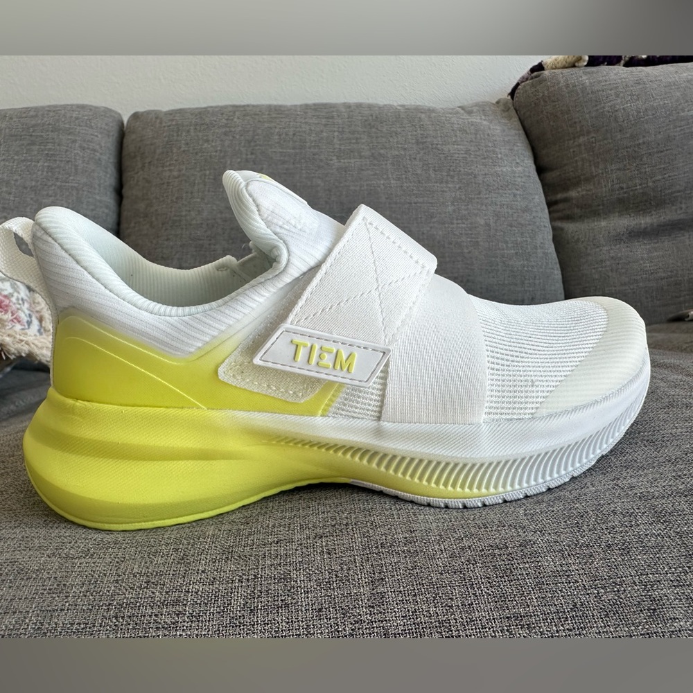 Tiem Lynx Size 6 Never Worn! With cleat set